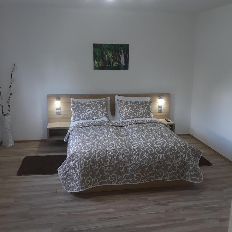 Plitvice House Rosha Bed & Breakfast เยแซร์ตเซ ภายนอก รูปภาพ